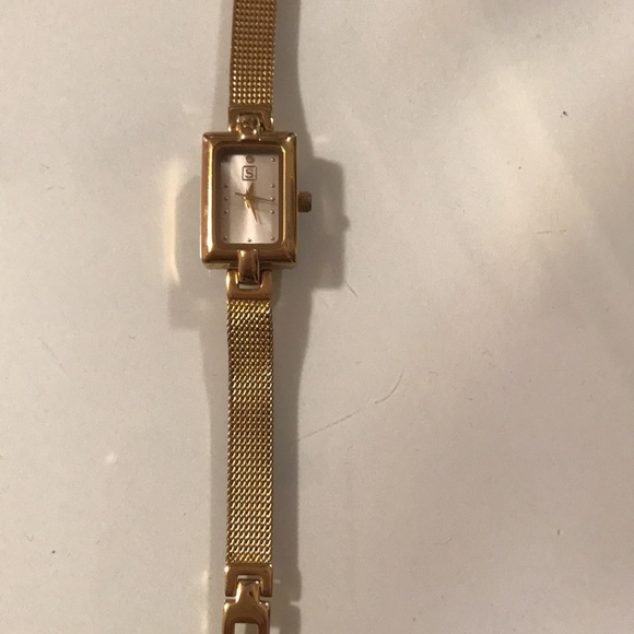 Women’s Squared Watch - Picture 9 of 11